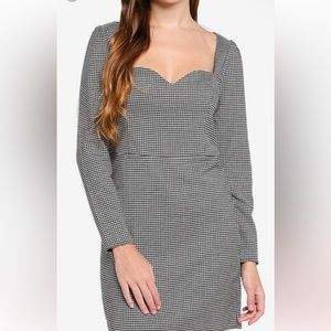 NWT Abercrombie fit to flatter long sleeve dress